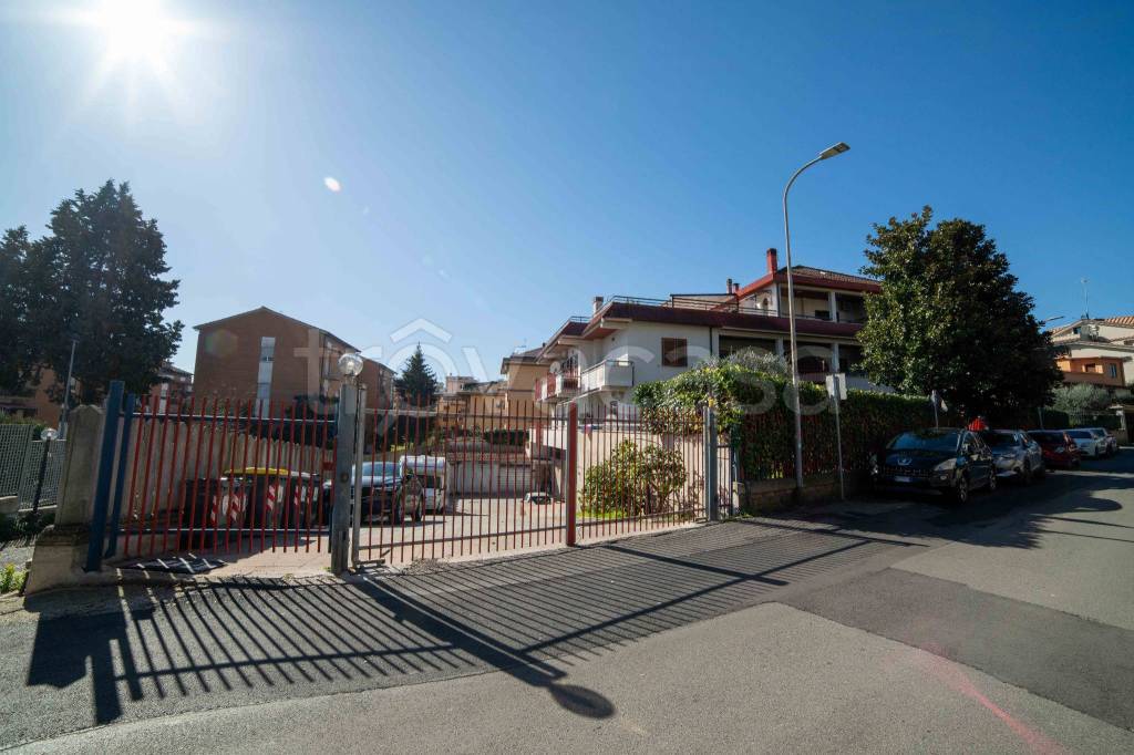 locale commerciale in vendita a Monterotondo