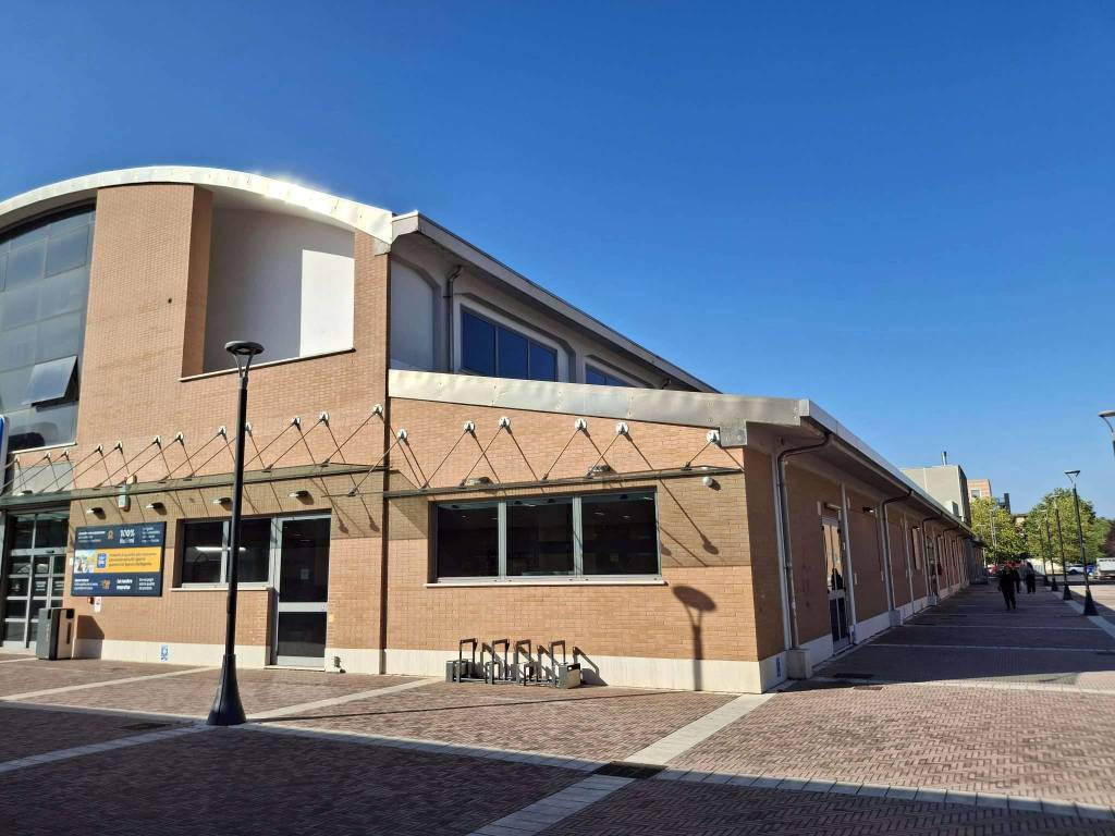 negozio in vendita a Monterotondo in zona Stazione