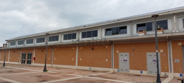 negozio in vendita a Monterotondo in zona Stazione