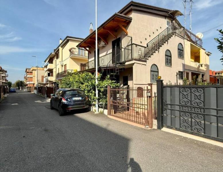 appartamento in vendita a Monterotondo in zona Stazione