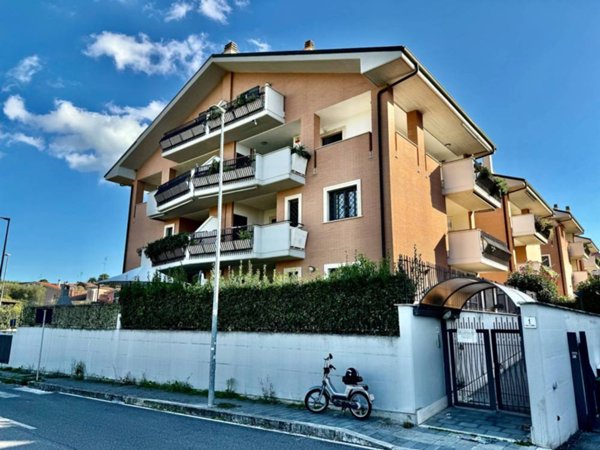 appartamento in vendita a Monterotondo in zona Stazione