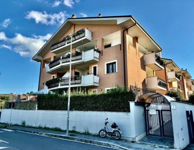 appartamento in vendita a Monterotondo in zona Stazione
