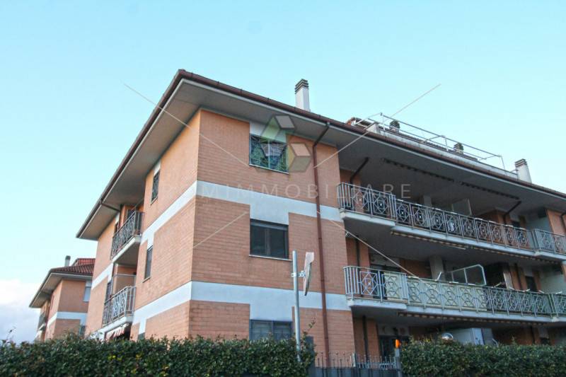 appartamento in vendita a Monterotondo in zona Stazione