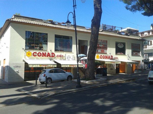 locale commerciale in vendita a Monterotondo