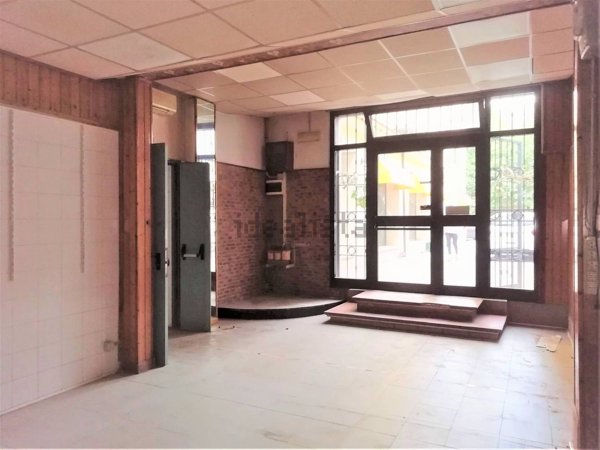locale commerciale in vendita a Monterotondo