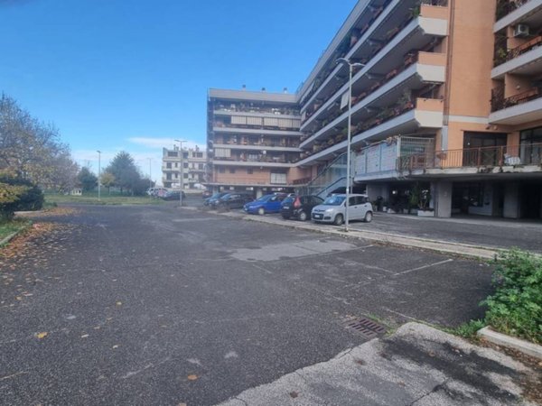 negozio in vendita a Monterotondo in zona Stazione