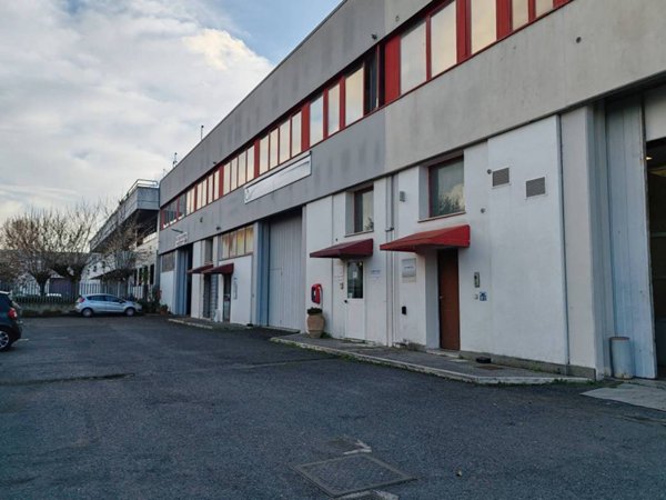 locale di sgombero in vendita a Monterotondo in zona Stazione