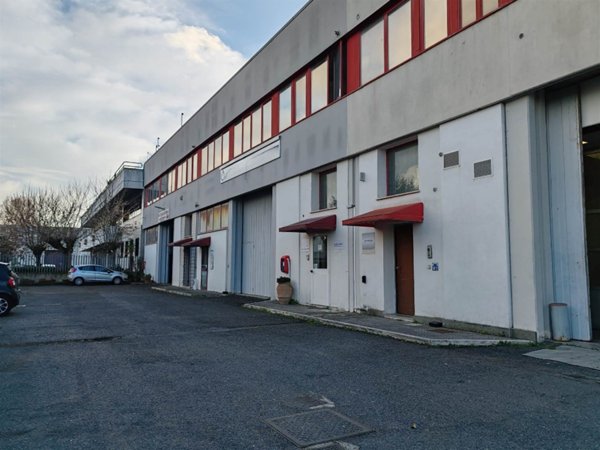 locale di sgombero in vendita a Monterotondo in zona Stazione