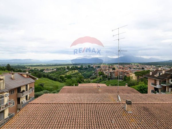 appartamento in vendita a Monterotondo in zona Stazione