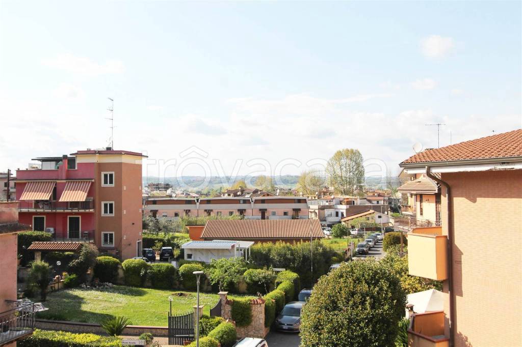 appartamento in vendita a Monterotondo in zona Stazione