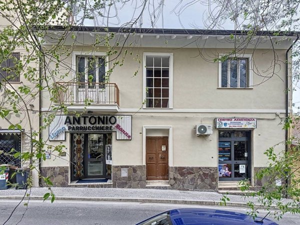appartamento in vendita a Monterotondo in zona Stazione