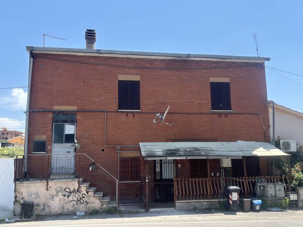appartamento in vendita a Monterotondo in zona Stazione