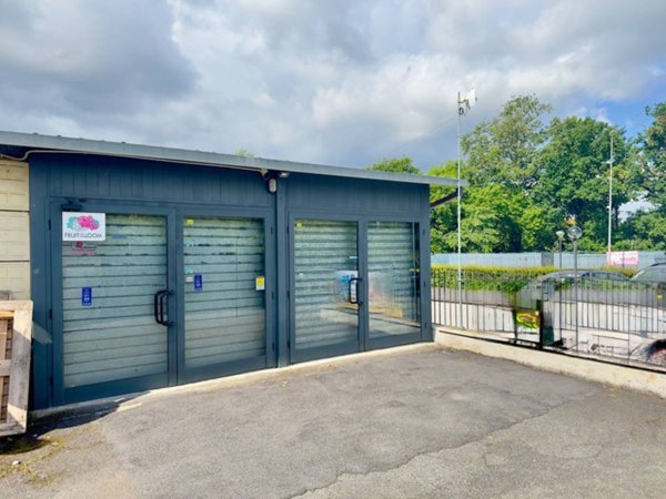 locale commerciale in vendita a Monterotondo in zona Stazione