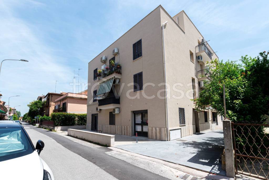 appartamento in vendita a Monterotondo in zona Stazione