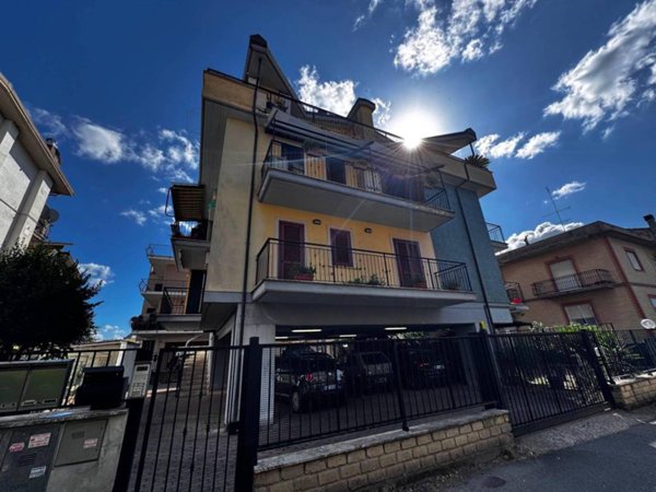 appartamento in vendita a Monterotondo in zona Stazione