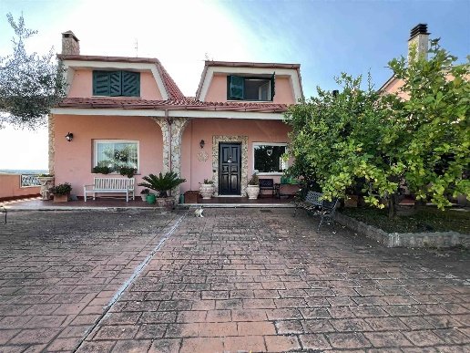 casa indipendente in vendita a Monterotondo in zona Stazione