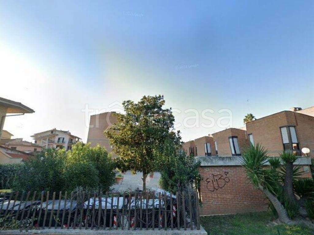 locale commerciale in vendita a Monterotondo in zona Stazione
