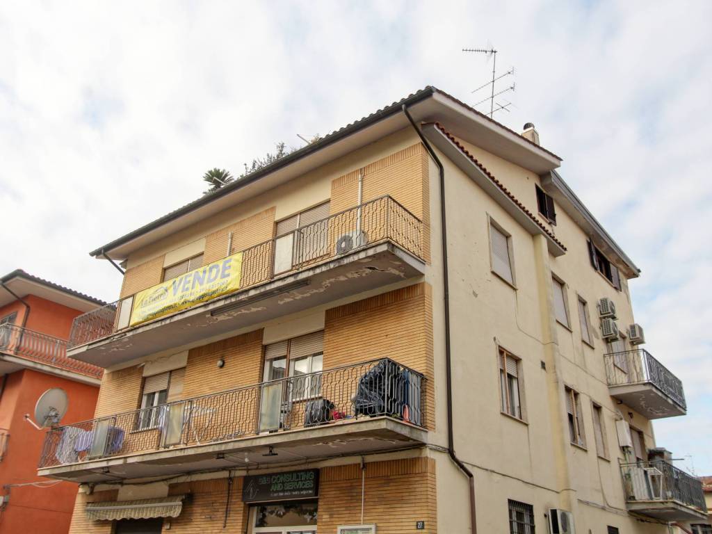 appartamento in vendita a Monterotondo in zona Stazione