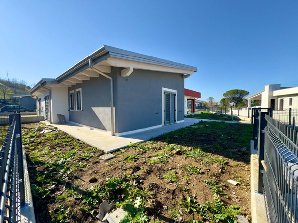 casa indipendente in vendita a Monterotondo in zona Stazione