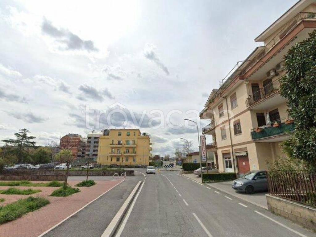 locale commerciale in vendita a Monterotondo in zona Stazione