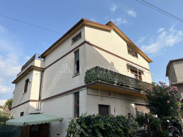 appartamento in vendita a Monterotondo in zona Stazione