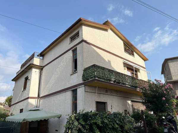appartamento in vendita a Monterotondo in zona Stazione