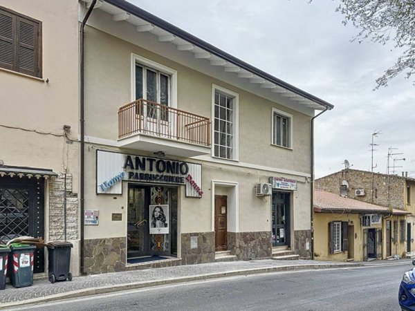 appartamento in vendita a Monterotondo in zona Stazione