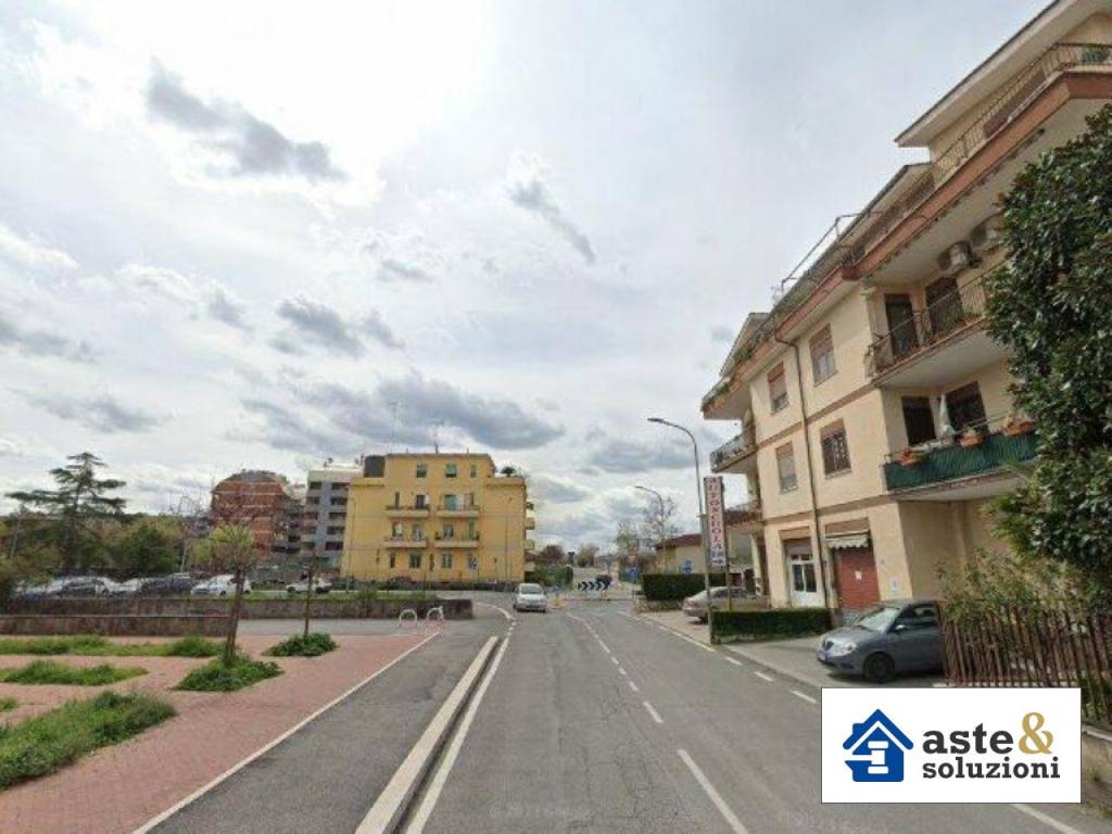 locale commerciale in vendita a Monterotondo in zona Stazione