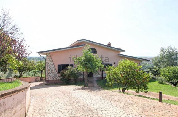 casa indipendente in vendita a Monterotondo in zona Stazione