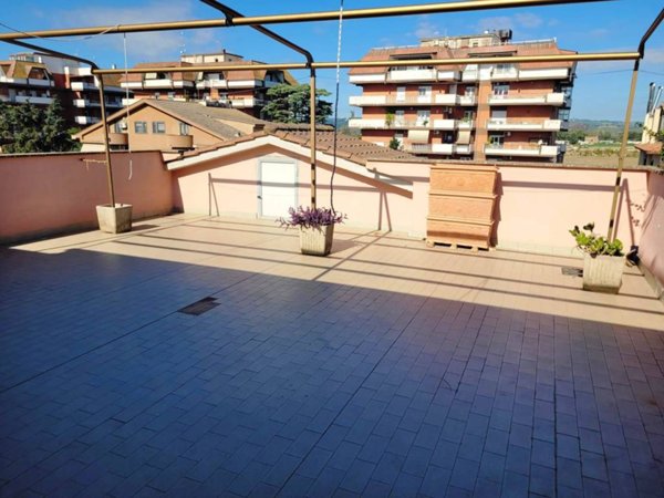 appartamento in vendita a Monterotondo in zona Stazione