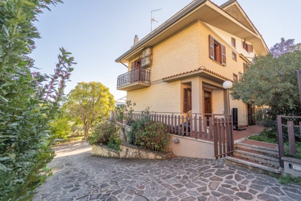 casa indipendente in vendita a Monterotondo in zona San Martino