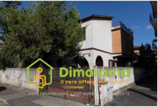 appartamento in vendita a Monterotondo in zona Stazione