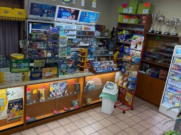 negozio in vendita a Monterotondo in zona Stazione