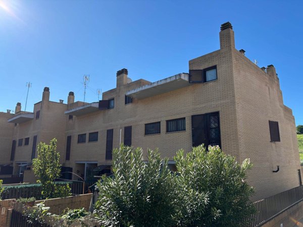 casa indipendente in vendita a Monterotondo in zona Stazione