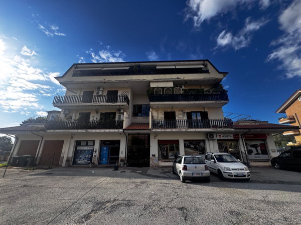 appartamento in vendita a Monterotondo in zona Stazione