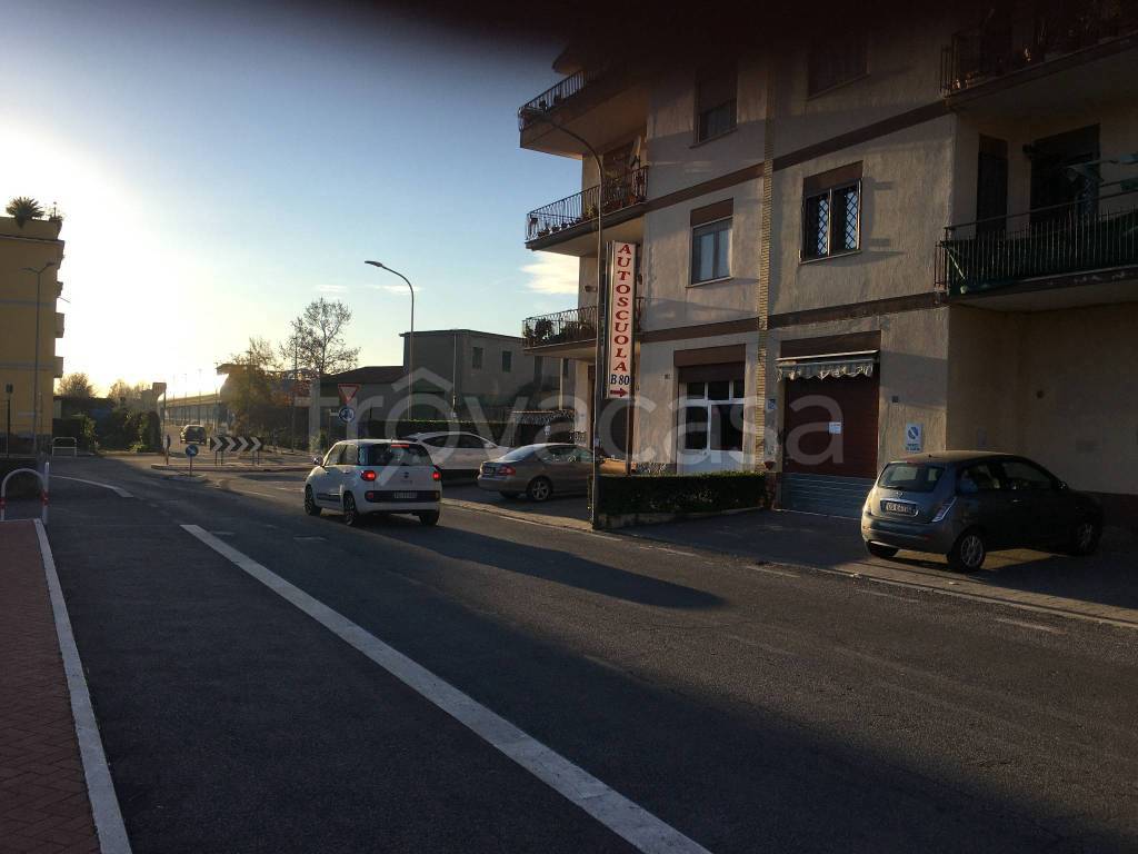 negozio in vendita a Monterotondo in zona Stazione