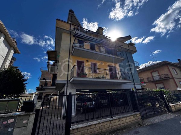 appartamento in vendita a Monterotondo in zona Stazione