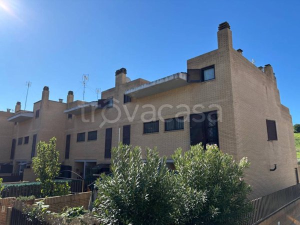 casa indipendente in vendita a Monterotondo in zona Stazione