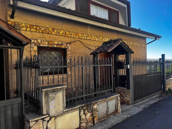casa indipendente in vendita a Monterotondo in zona Stazione