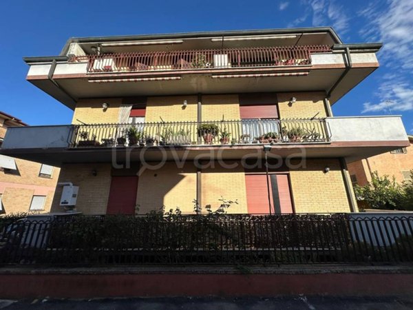 appartamento in vendita a Monterotondo in zona Stazione