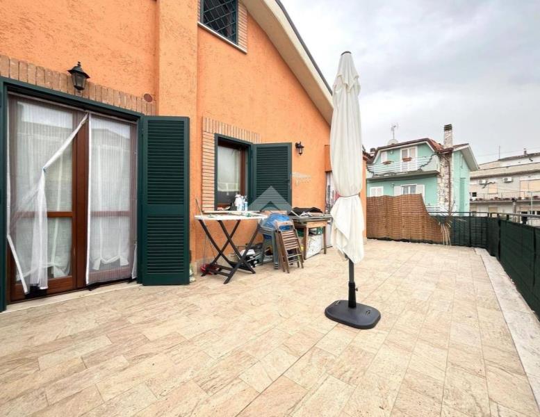 appartamento in vendita a Monterotondo in zona Stazione