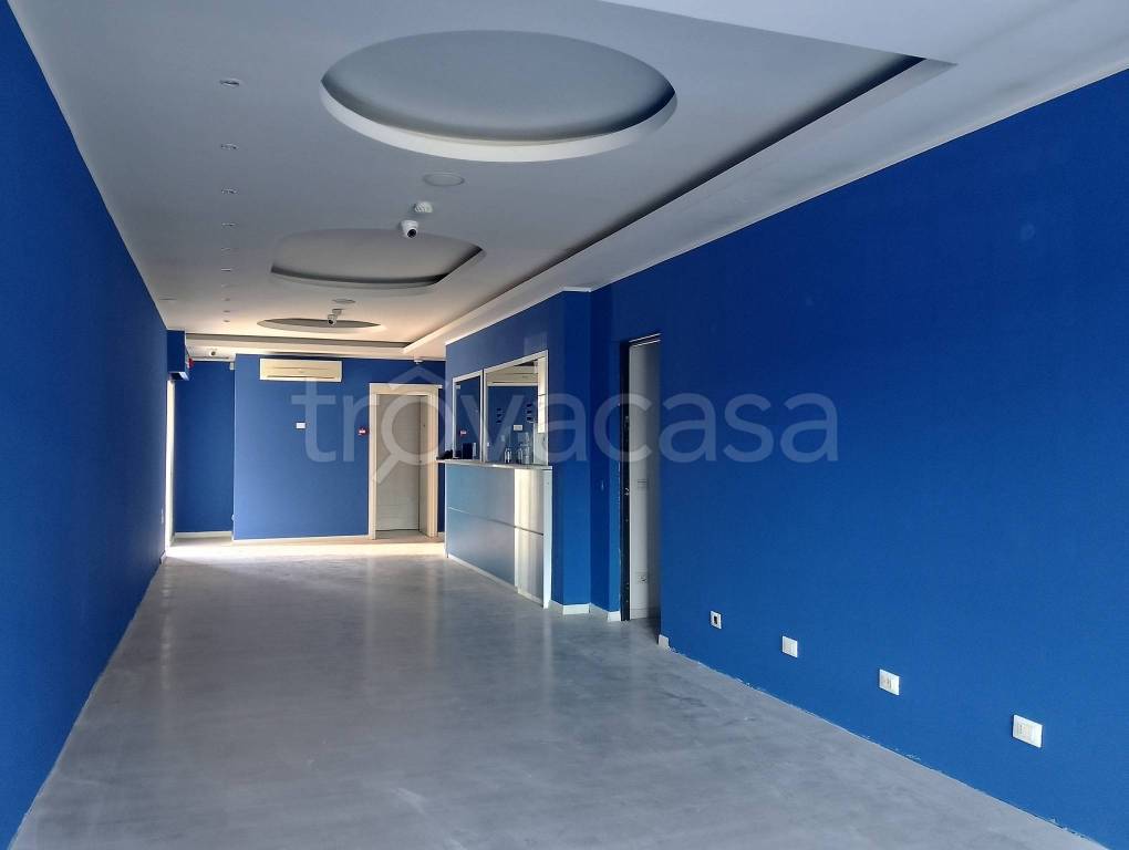 negozio in vendita a Monterotondo in zona Stazione