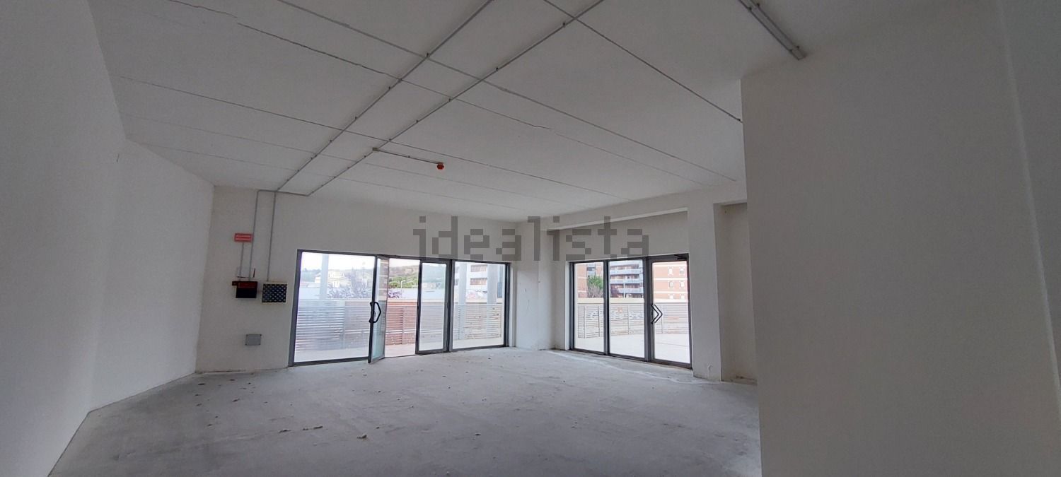 locale commerciale in vendita a Monterotondo in zona Stazione