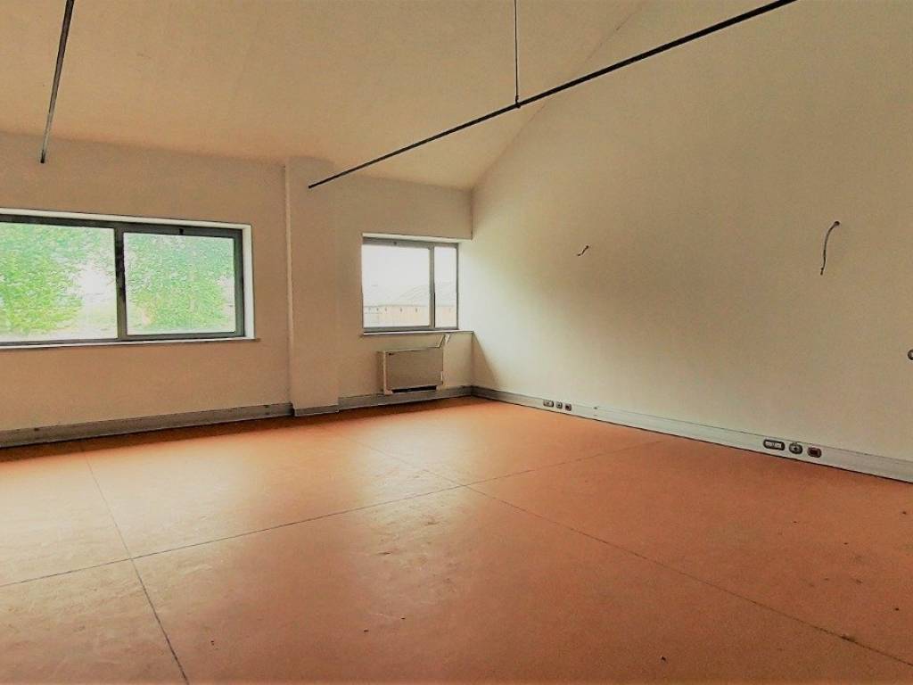 negozio in vendita a Monterotondo in zona Stazione