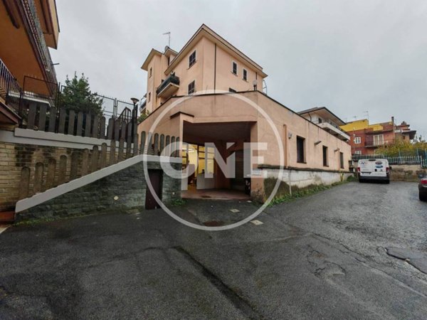 locale commerciale in vendita a Monterotondo