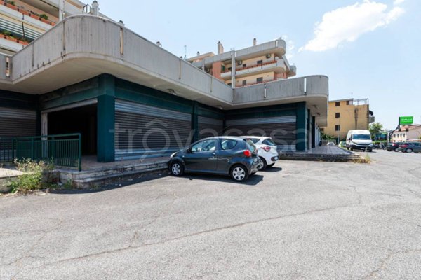 negozio in vendita a Monterotondo in zona Stazione