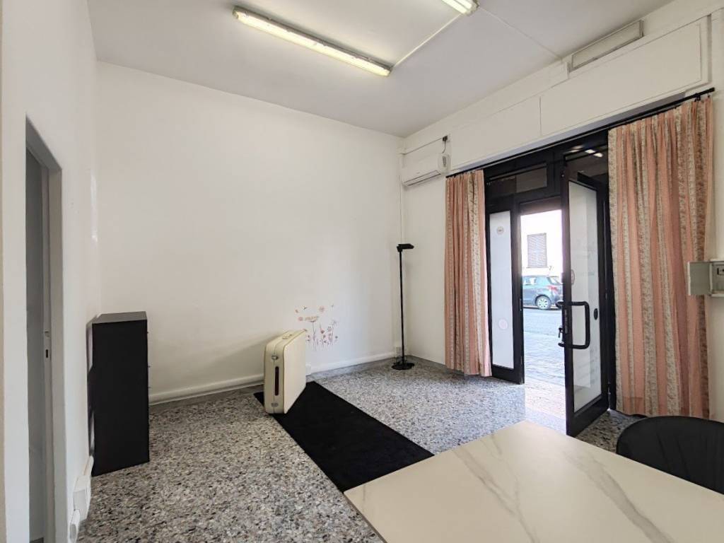 negozio in vendita a Monterotondo in zona Stazione