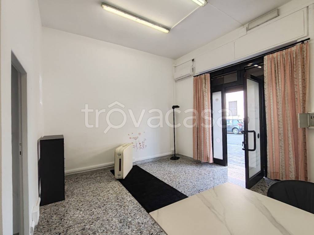 negozio in vendita a Monterotondo in zona Stazione