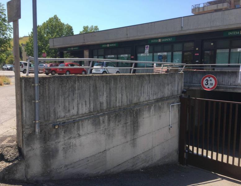 locale commerciale in vendita a Monterotondo in zona Stazione