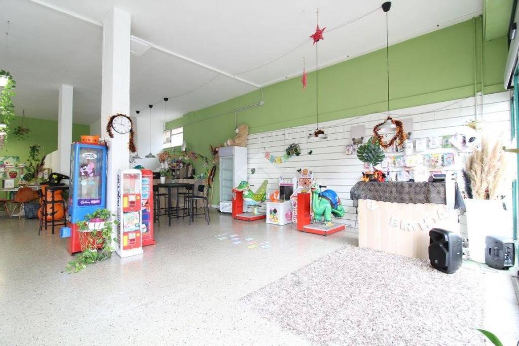 negozio in vendita a Monterotondo in zona Stazione